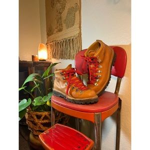 Danner Mountain Light Cascade Hiking Boots